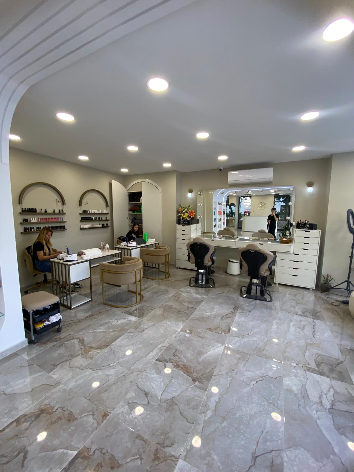 Süleyman Ada Kerastase bakım ve ürün alanı
